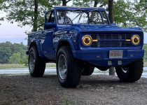 1977 Ford Bronco With a 418 V8 and a Five-Speed